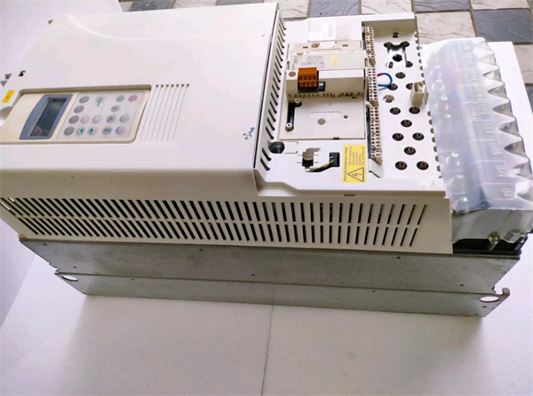 ABB ACS800-104-0105-3+Q967